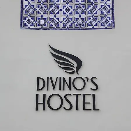 Hostel Divino's